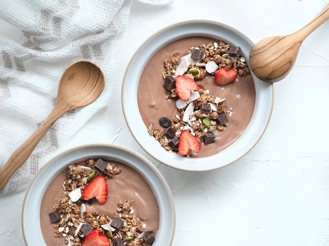 朝食に♪チョコレートプロテインヨーグルトボウル